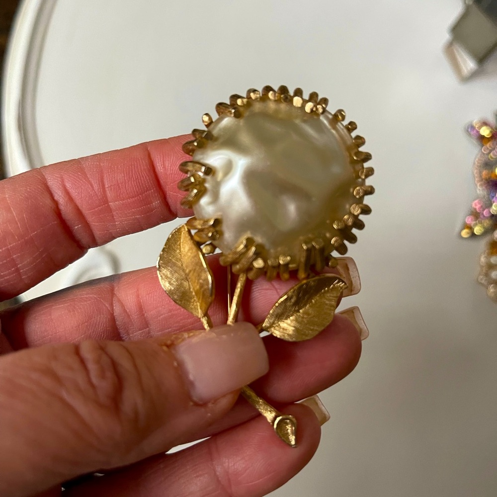 VINTAGE BROOCH